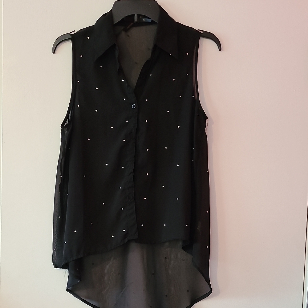 Ali & Kris Black Sleeveless Button Down Blouse